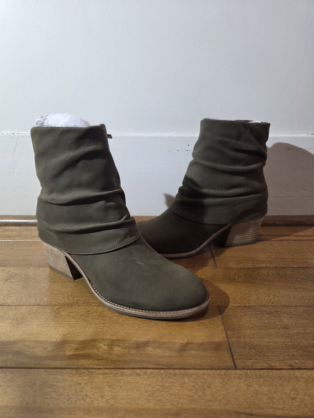 🆕️ Earth Savvy Casual Dark Green Faux Suede heel Ruched  Ankle Bootie Size 10